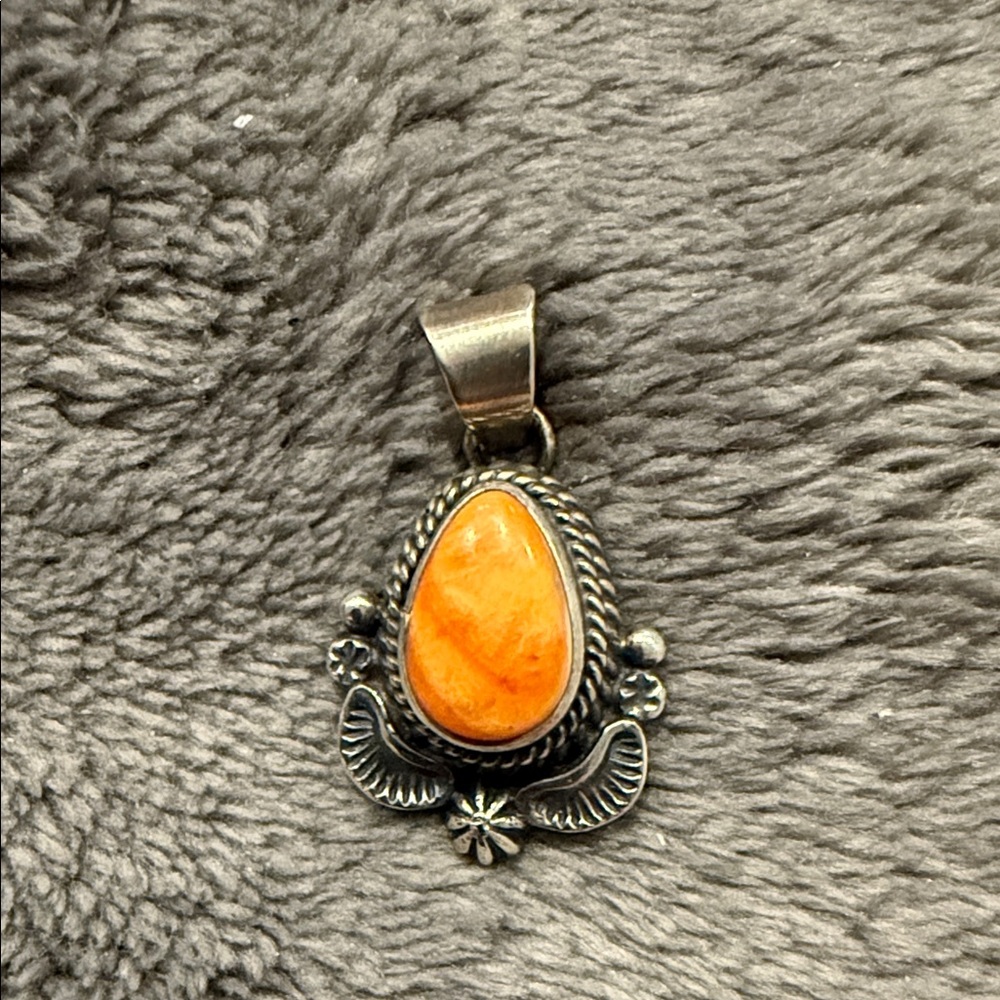 Authentic Native American Small Spiny Oyster Teardrop Pendant Necklace